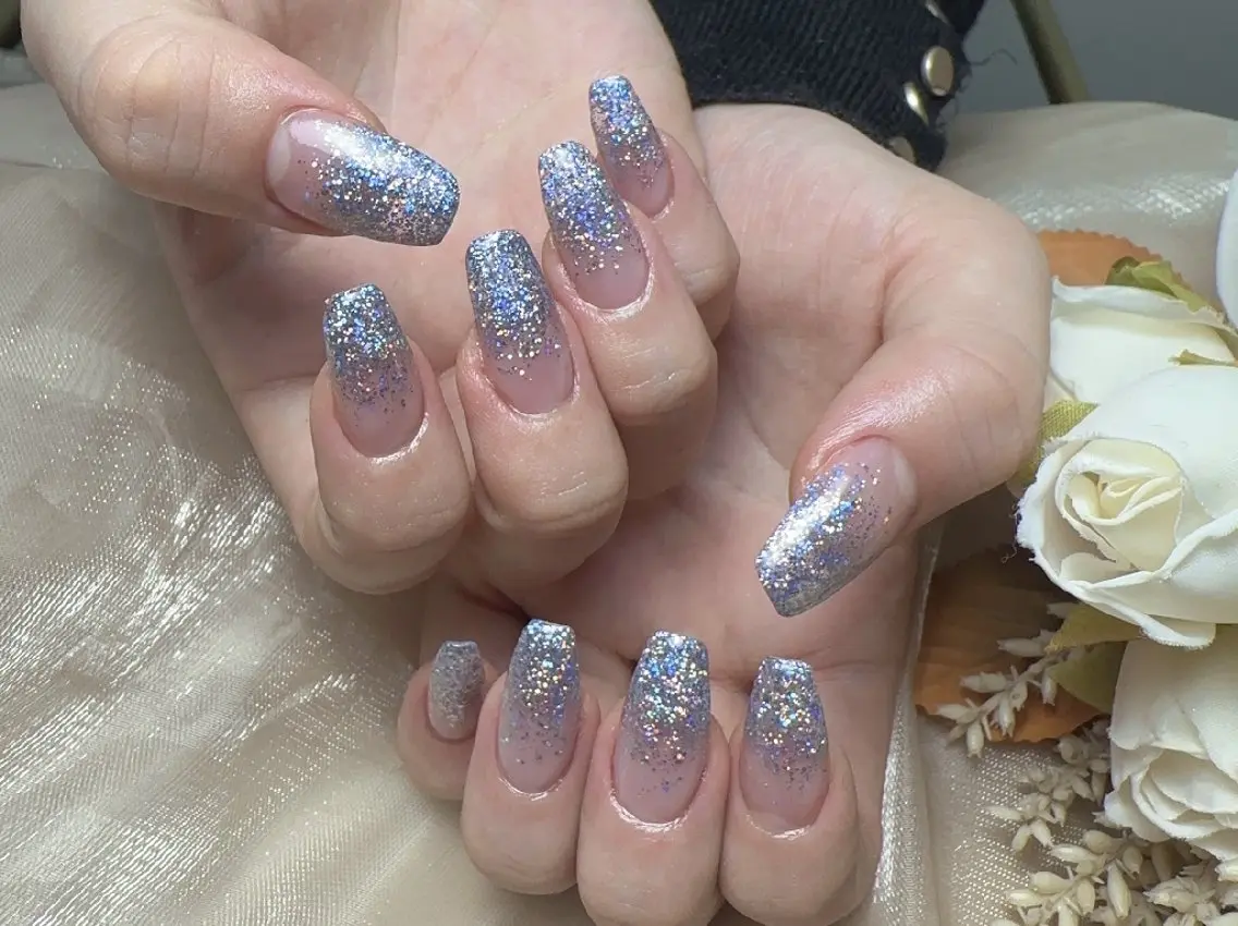 ネイル 長さ出し キラキラネイル ラメ(グリッター) ラメグラデーション ハンドネイル UM Nail Salonのネイルデザイン