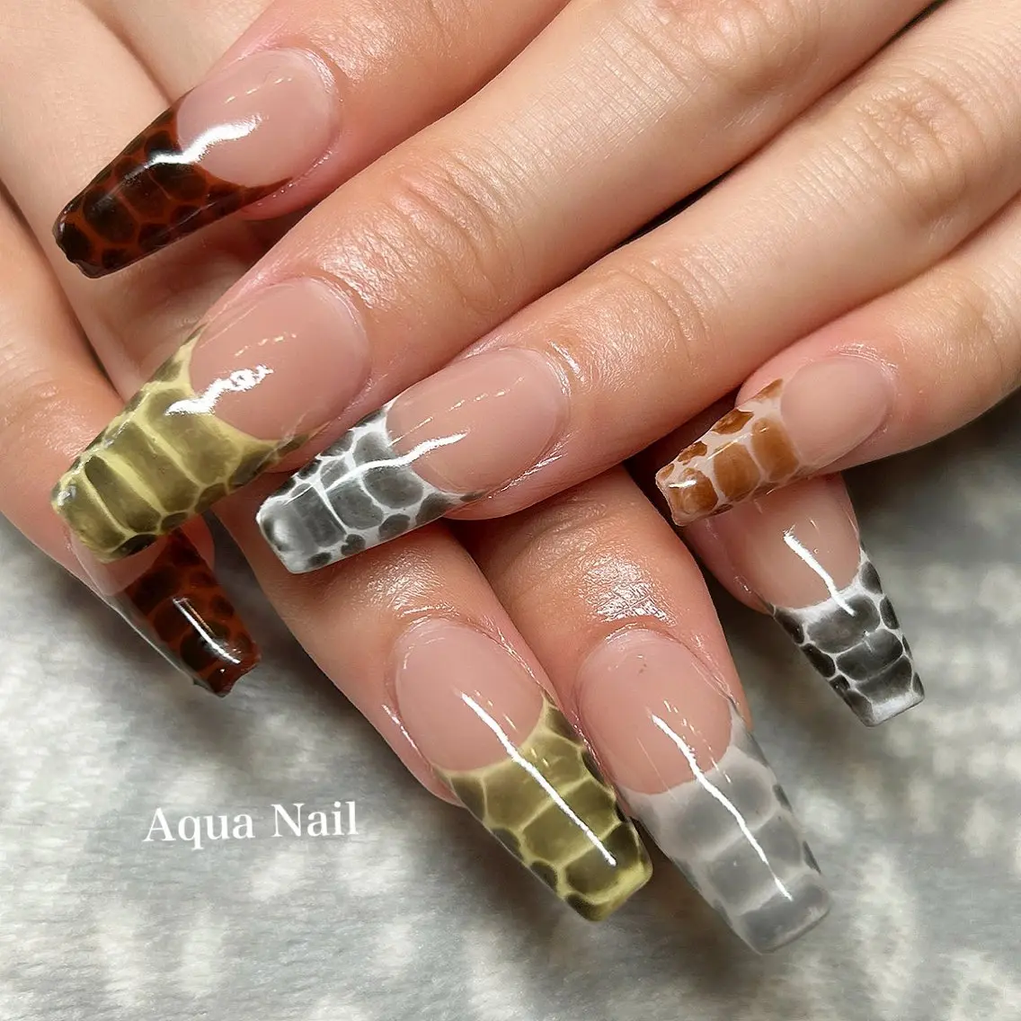 ネイル フレンチネイル ゴージャス 氷ネイル・うるうるネイル キラキラネイル 韓国ネイル ハンドネイル AQUA NAILのネイルデザイン