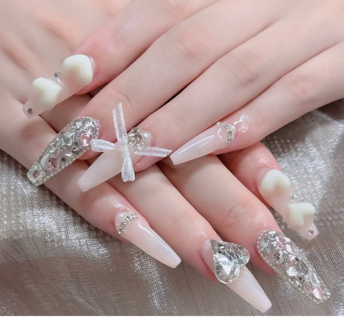 ネイル フレンチネイル ジェルネイル ガラスフレンチ ハロウィン ハート ハンドネイル H.baby Nail Salonのネイルデザイン