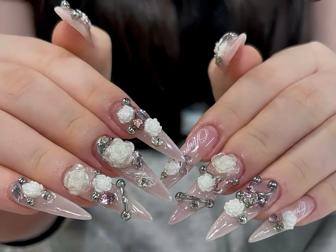 ネイル チークネイル フレンチネイル ジェルネイル ガラスフレンチ キラキラネイル ハンドネイル Rin Nail Shinokuboのネイルデザイン