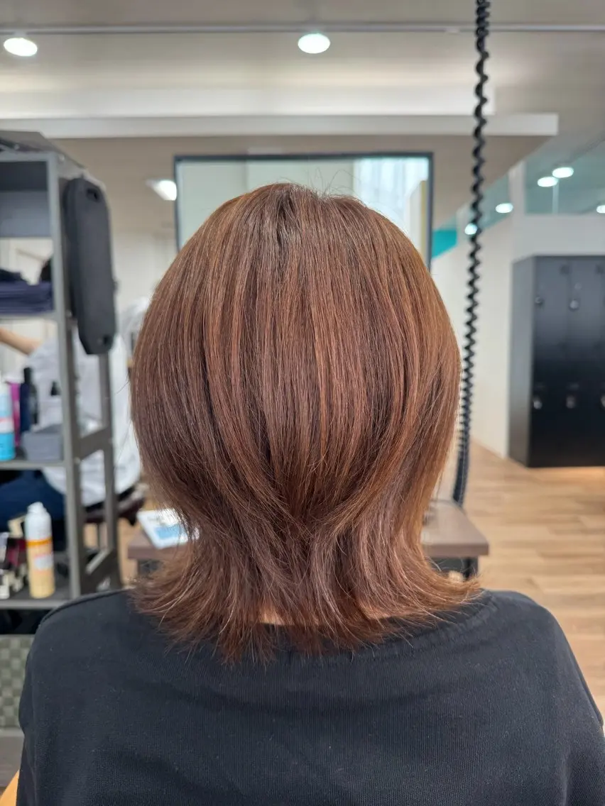 ミディアム カラー アカサ シシダのヘアスタイル