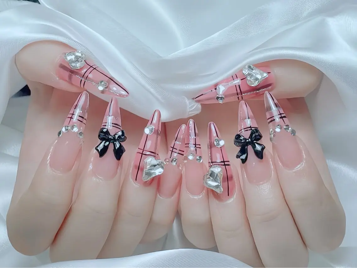 ネイル アニマル柄 ボルドー ブラウン チークネイル フレンチネイル Rin Nail 新大久保店のネイルデザイン