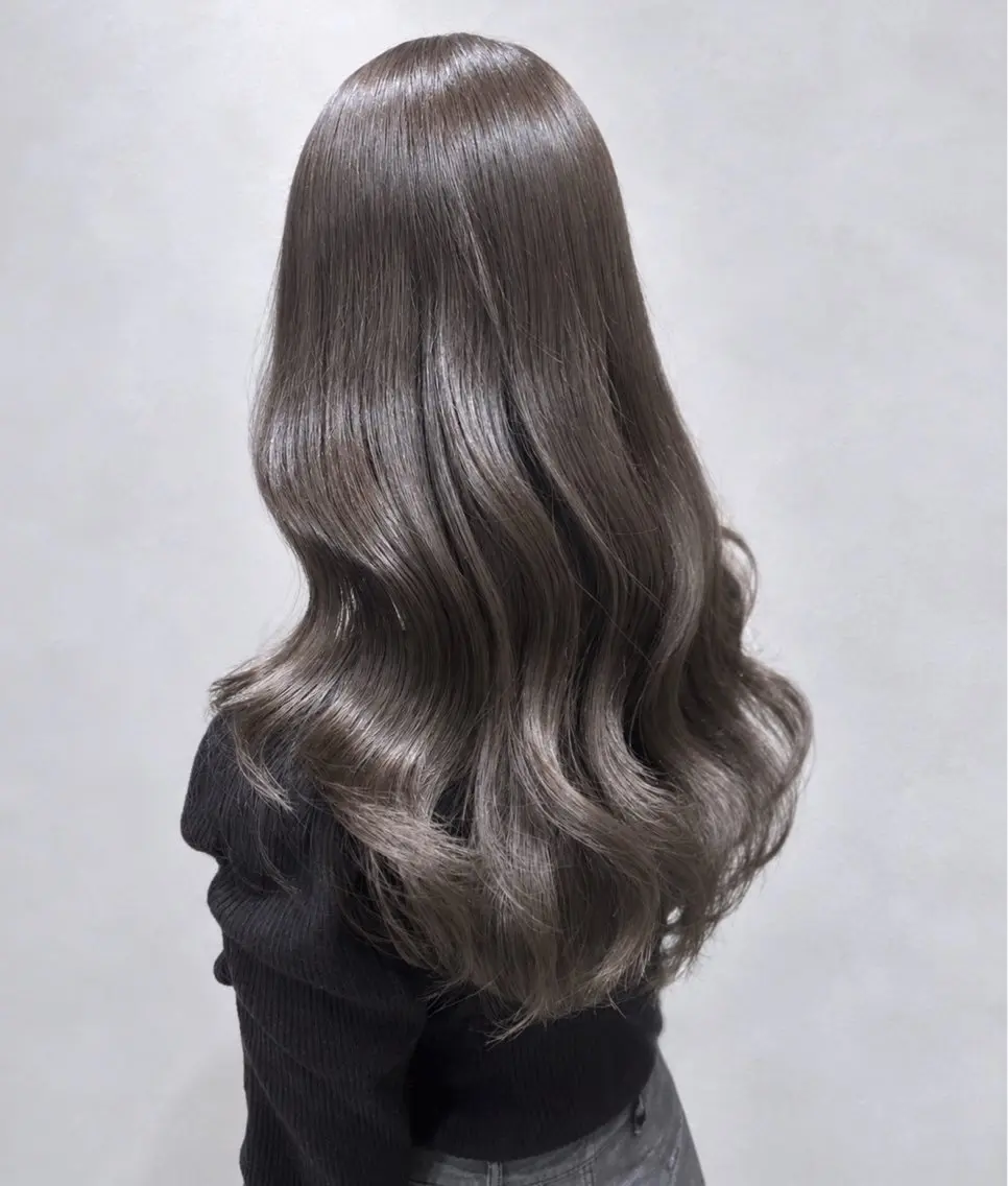 ロング カラー グレージュ オリーブグレージュ オリーブグレー ヘアカラー トリートメント girly上品ヘア 🎀/ベージュikuのヘアスタイル
