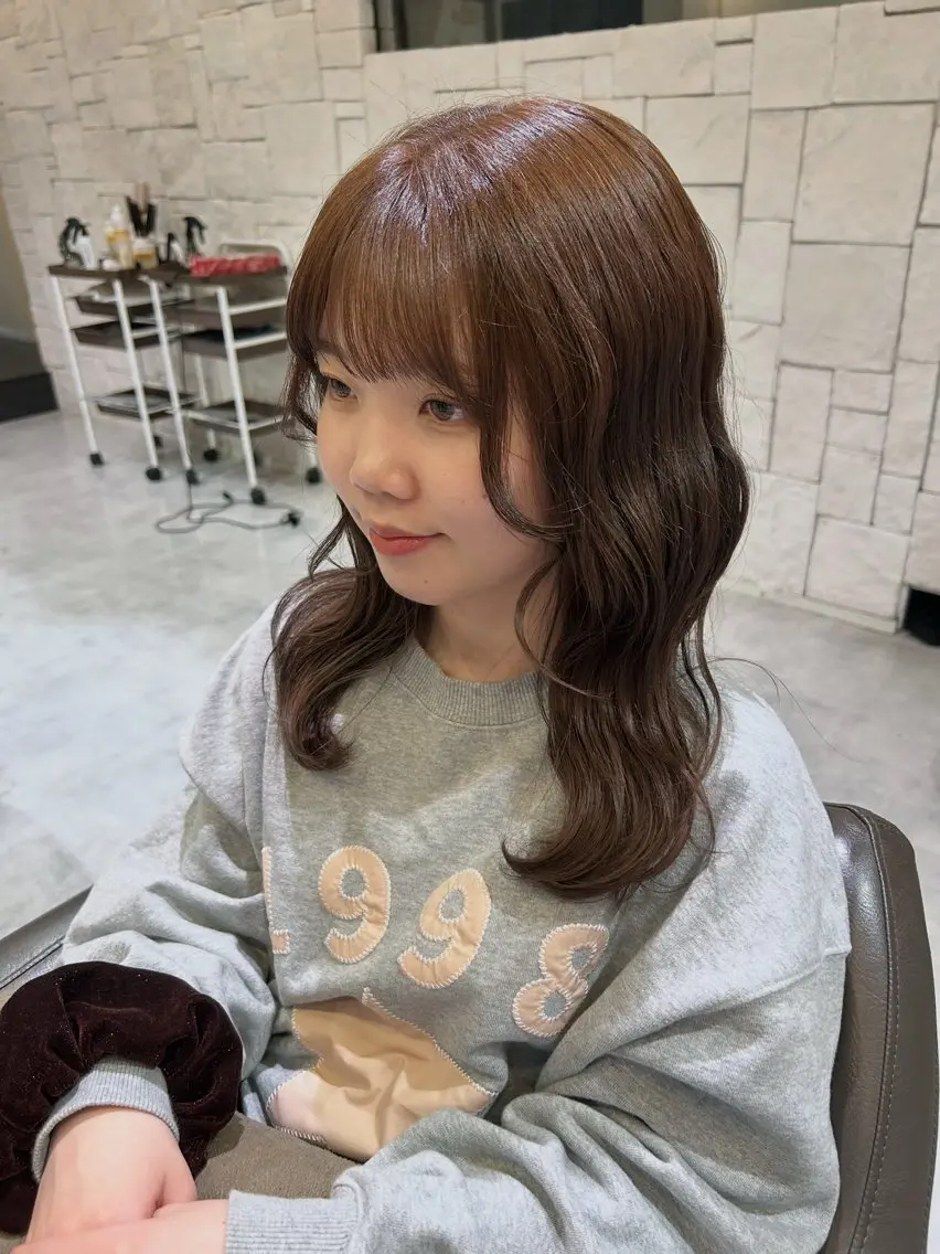 ミディアム 小出 彩水のヘアスタイル