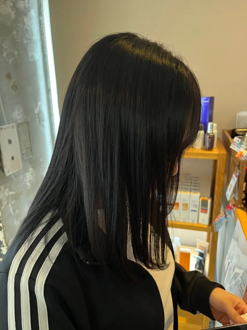 【話題の重くない暗髪🖤】ワンカラー+トリートメント🫧の写真