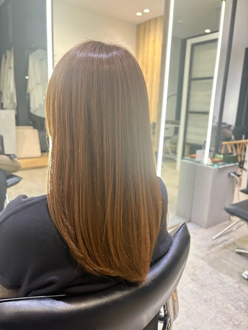 セミロング レイヤーカット ローレイヤー カット 大澤 琉聖のヘアスタイル