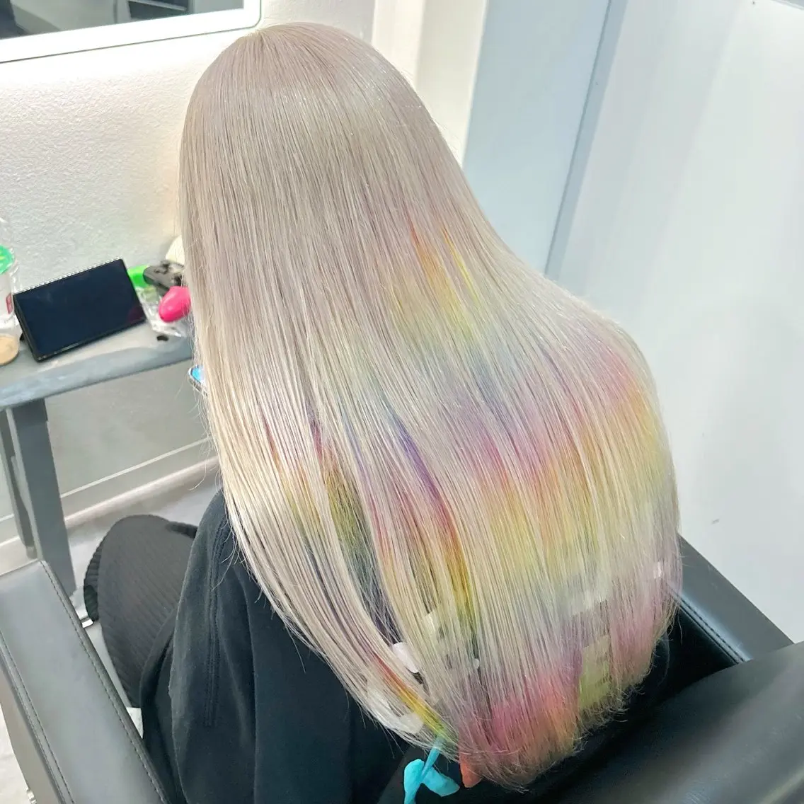 ロング カラー ヘアカラー ブリーチ&エクステ 🥀ケアカラー特化のヘアスタイル