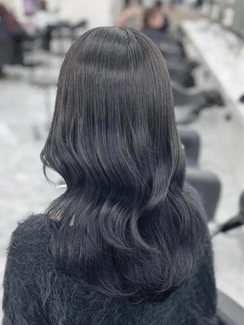ロング カラー 黒髪 ブルーカラー ブルーブラック 髪質改善 韓国風ヘア ヘアカラー トリートメント ヘアセット 髪質改善Ⅰ透明感 艶カラーⅠたつやのヘアスタイル