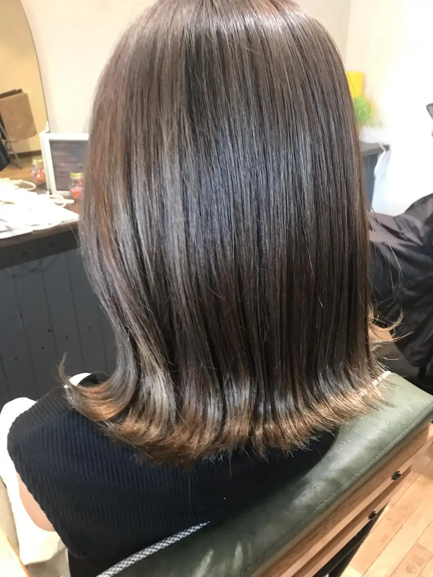 カラーカットにヘッドスパ20分のオススメメニューです✨ミニモ限定！ヘッドマッサージあたまと首筋のコリにオススメです！の写真