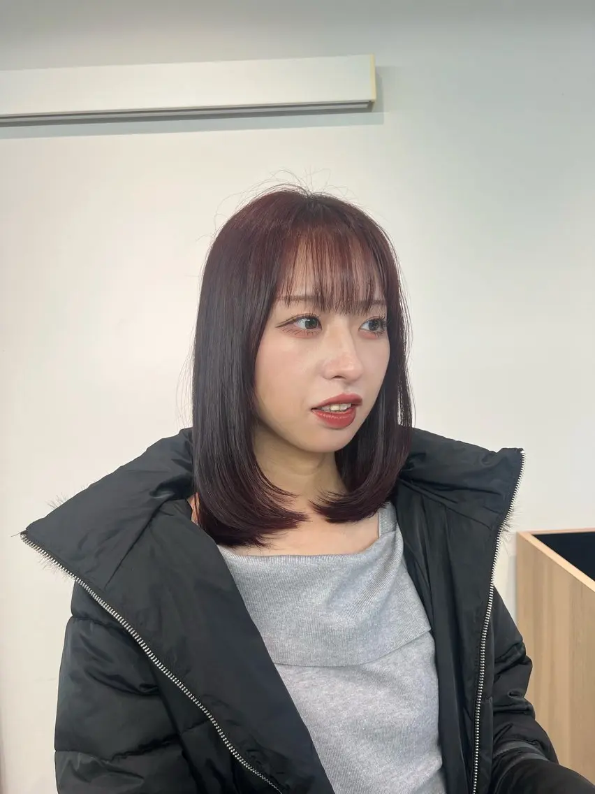 セミロング カラー 小森聖奈 韓国風レイヤーカットのヘアスタイル