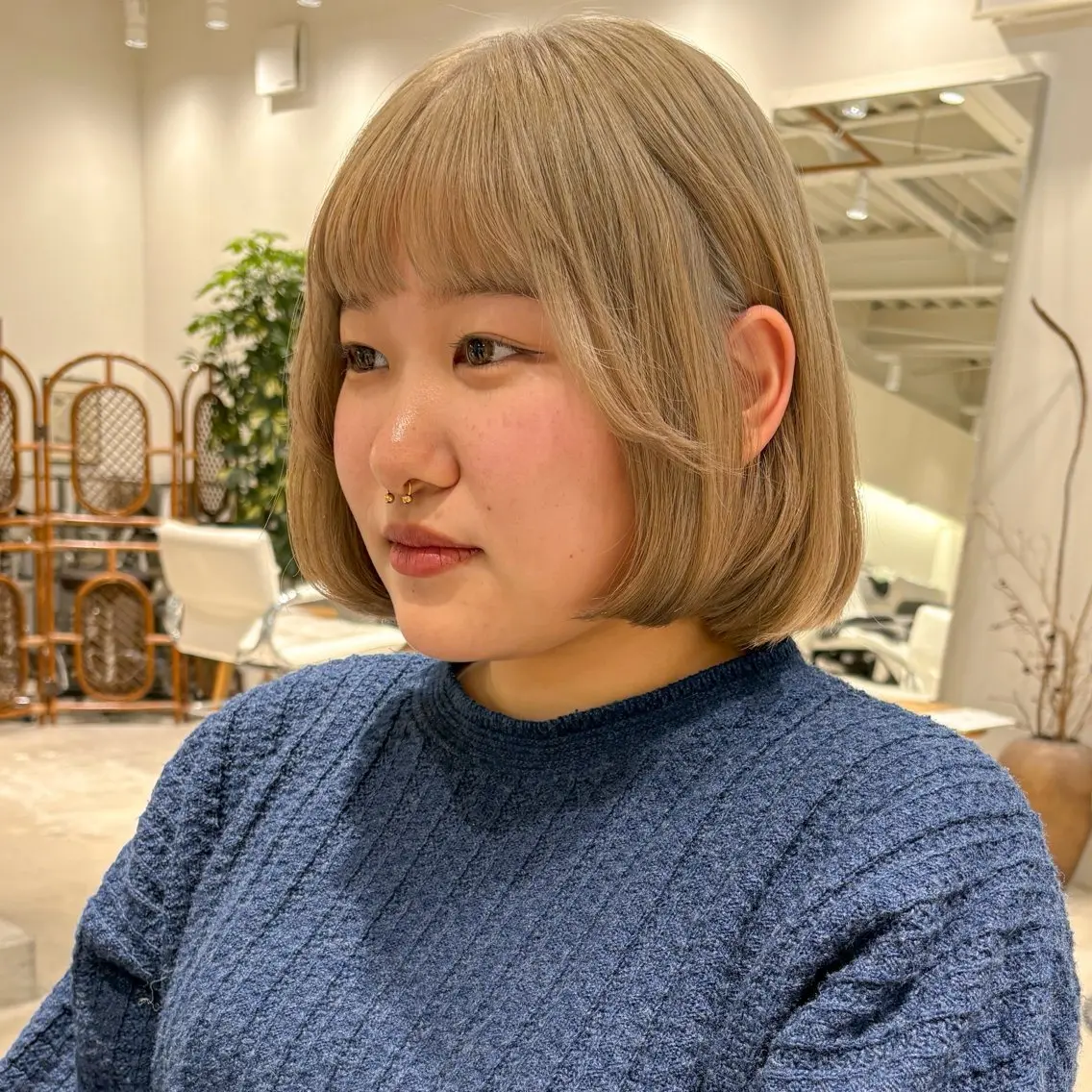 ショート カラー グレージュ オリーブグレージュ オリーブグレー 安西 香利奈のヘアスタイル
