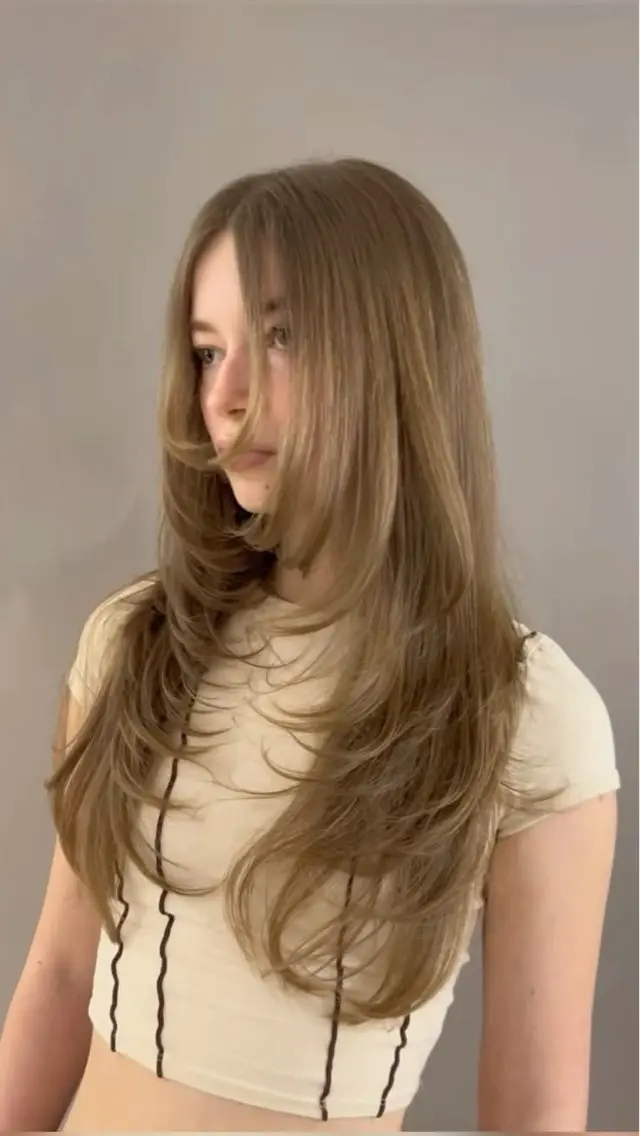 ロング カラー ベージュカラー レイヤーカット カット ヘアカラー ニュアンスパーマ/ レイヤー/ ローレンのヘアスタイル