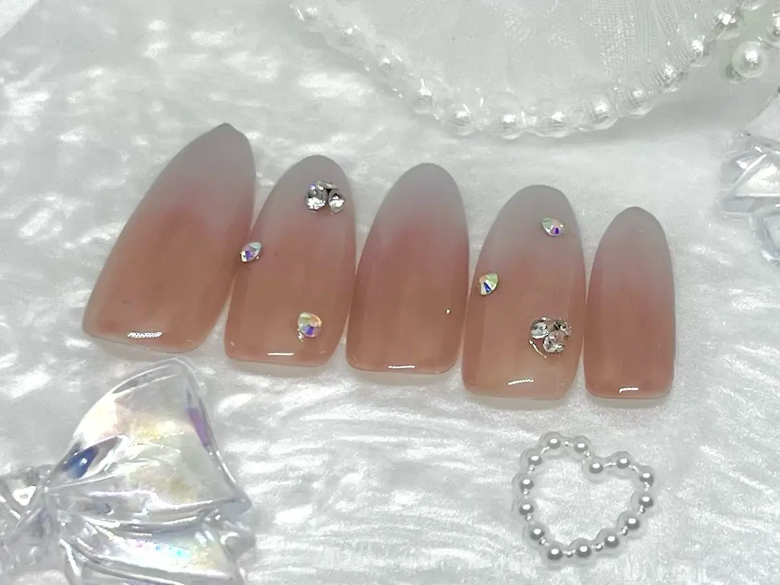 ネイル ストーンネイル RIKA@salon newsproutのネイルデザイン