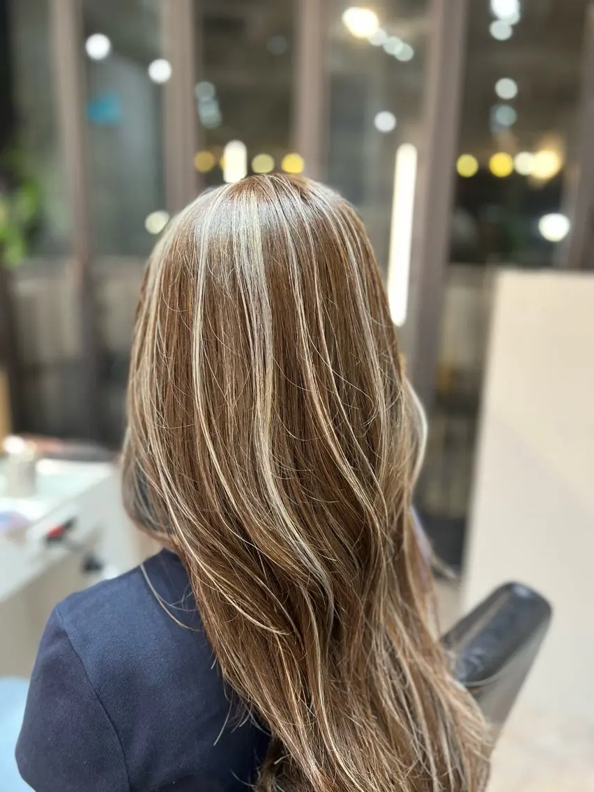 セミロング カラー ハイライト白髪ぼかし メンズパーマ渋谷のヘアスタイル