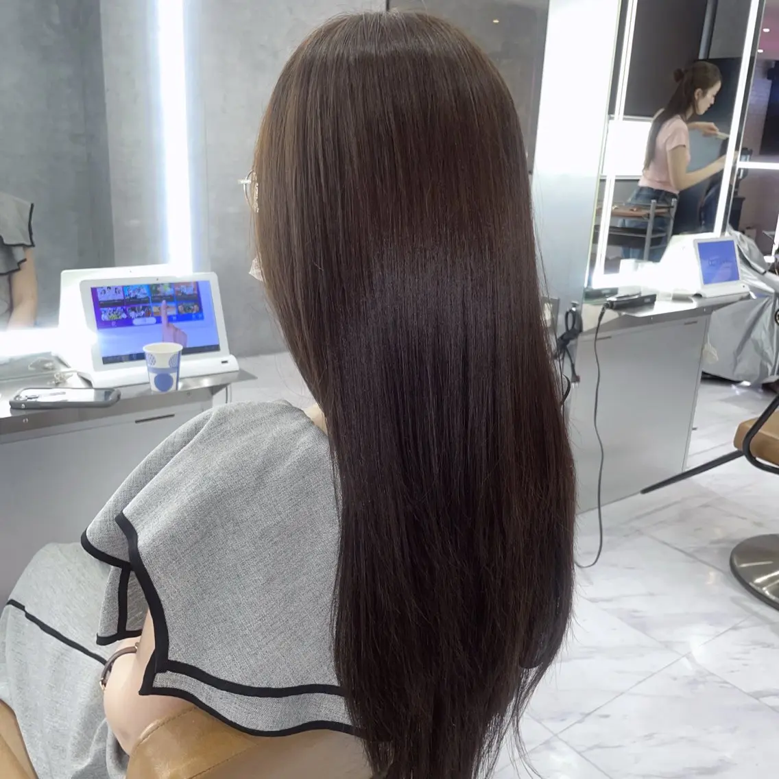 カラー グレージュ ayase .のヘアスタイル