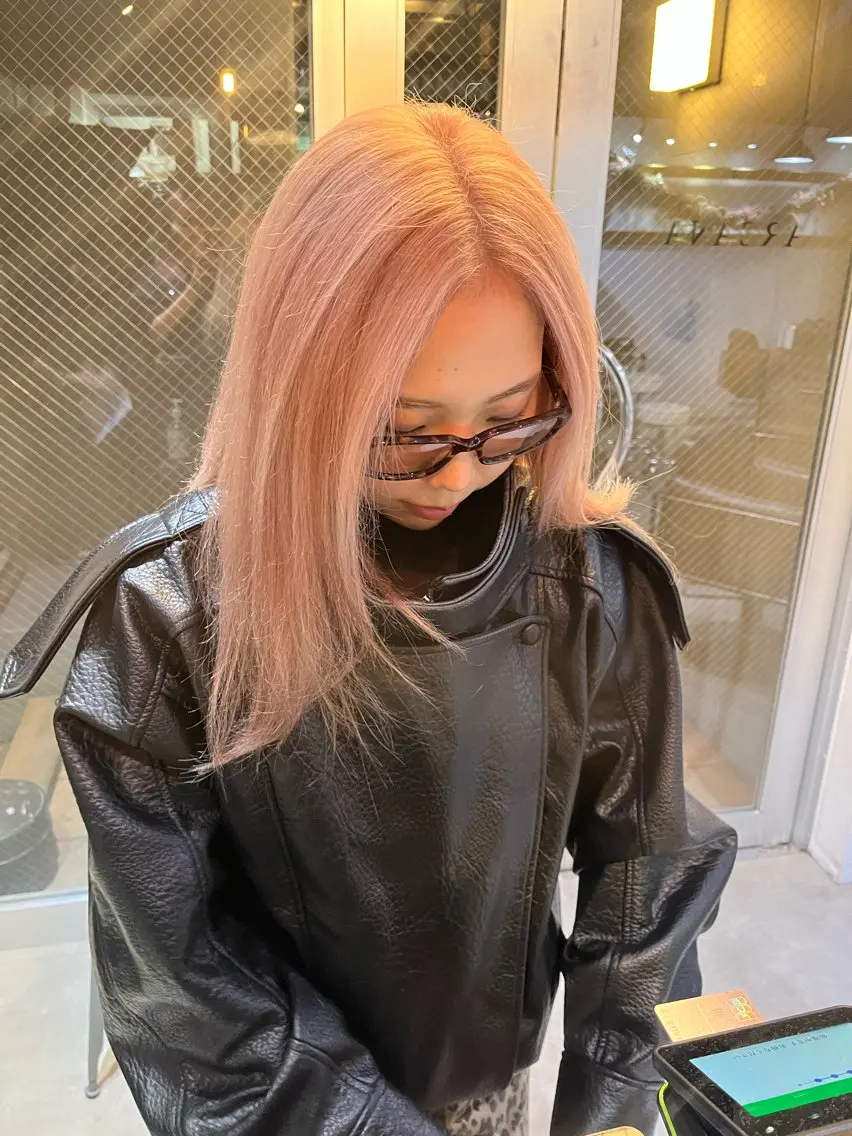 ロング カラー ベージュカラー ミルクティーベージュ ピンクカラー ピンクベージュ カット ヘアカラー トリートメント ミルクティーベージュ ブリーチ 店長 清水のヘアスタイル