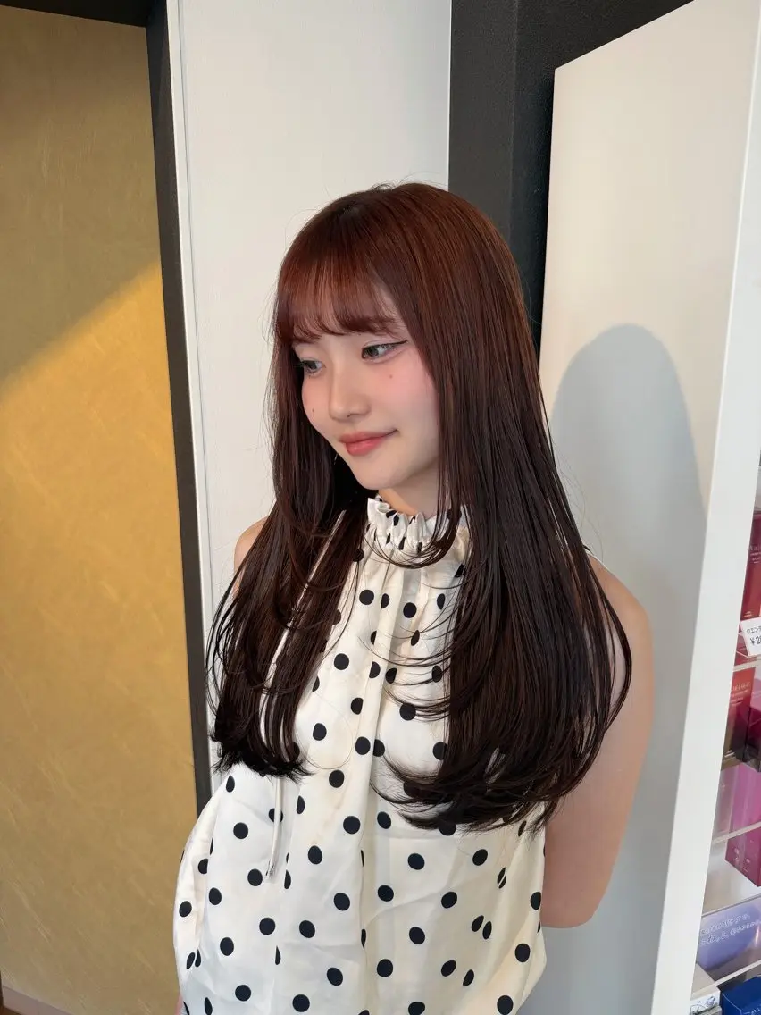 ロング ピンクブラウン レイヤーカット 岸田 奈々／ 艶髪／トレンドカラーのヘアスタイル