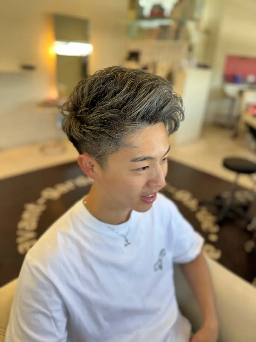 ショート カラー メンズ メンズメッシュ グレージュ メッシュ カット ヘアカラー トリートメント 長屋 裕也のヘアスタイル