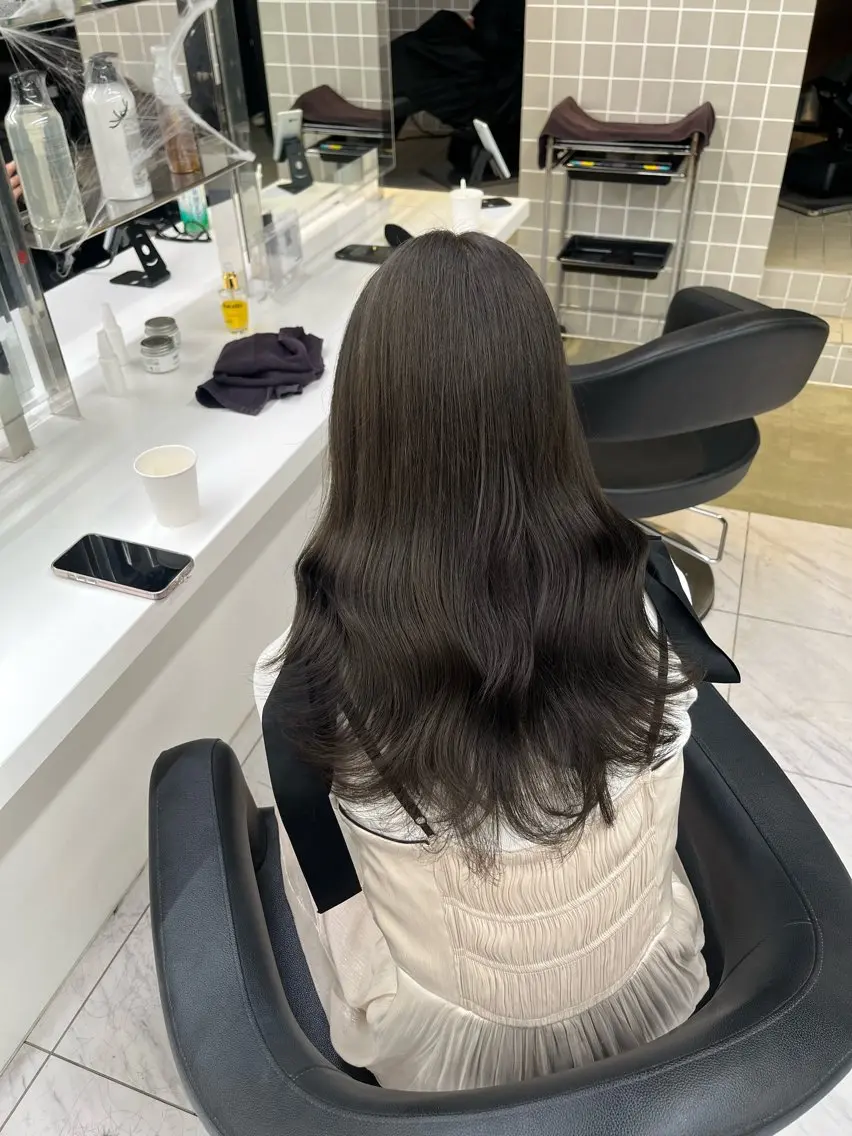 セミロング ヘアカラー トリートメント ヘッドスパ ヘアセット 寒色/ベージュヘア ブリーチありMiOのヘアスタイル