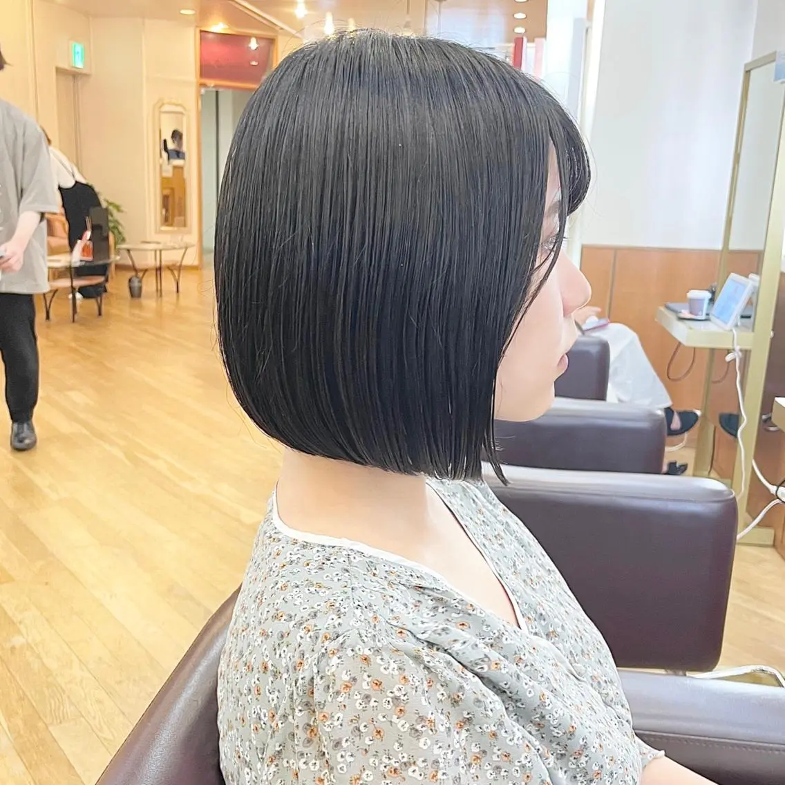 ミディアム カラー ヘアアレンジ キッズ 切りっぱなしボブ アッシュ ボブ 髪質改善 タンバルモリ カット ヘアカラー トリートメント さわ きょうすけ/ ボブ髪質改善ショートのヘアスタイル