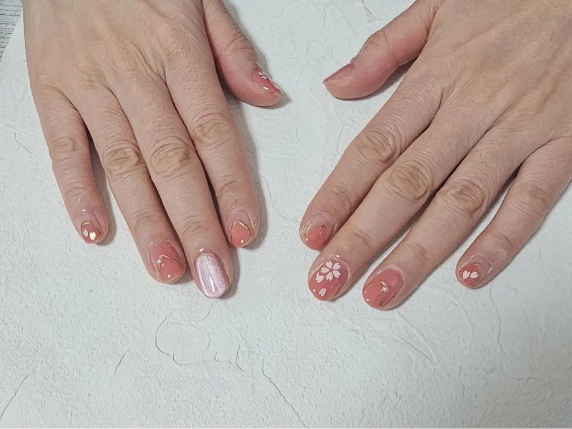 ネイル オーロラネイル フラワーネイル フットネイル フレンチネイル ジェルネイル ハンドネイル mogunail &blowのネイルデザイン