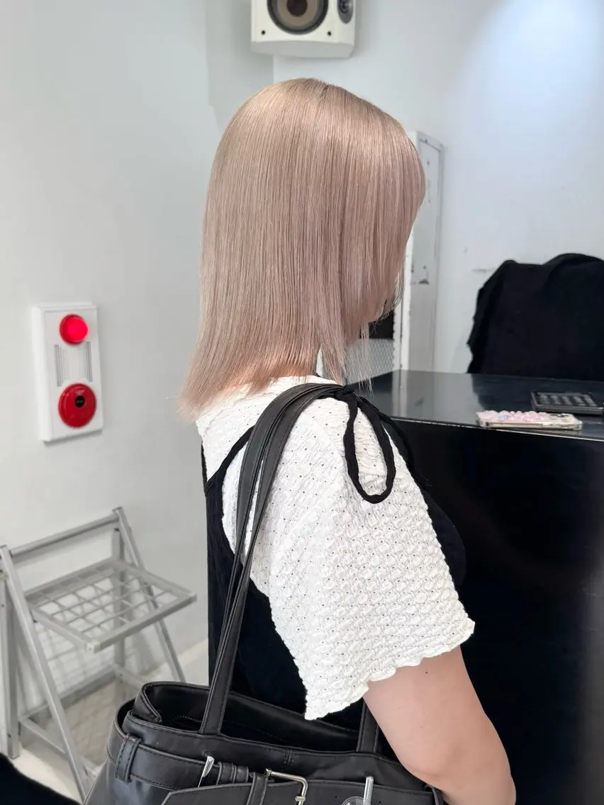セミロング カラー ヘアアレンジ ベージュカラー ブリーチ ブロンド ホワイトベージュ ホワイトブロンド カット ヘアカラー トリートメント 艶ハイトーン/ヘア アレンジAYAKAのヘアスタイル