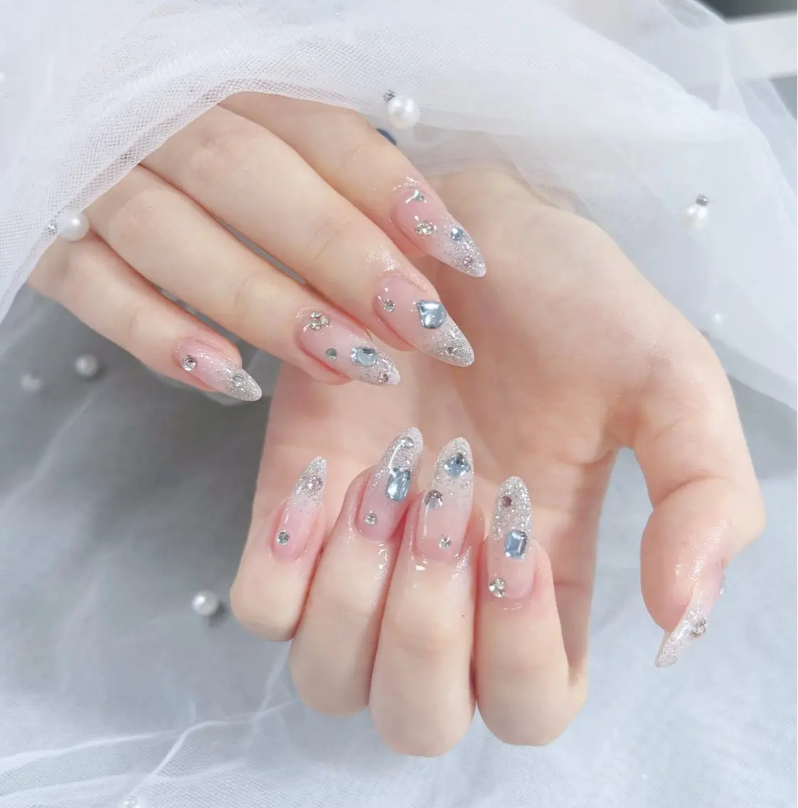 ネイル オーロラネイル クリアネイル フラッシュネイル ジェルネイル グラデーション ハンドネイル Amee Nail Salonのネイルデザイン