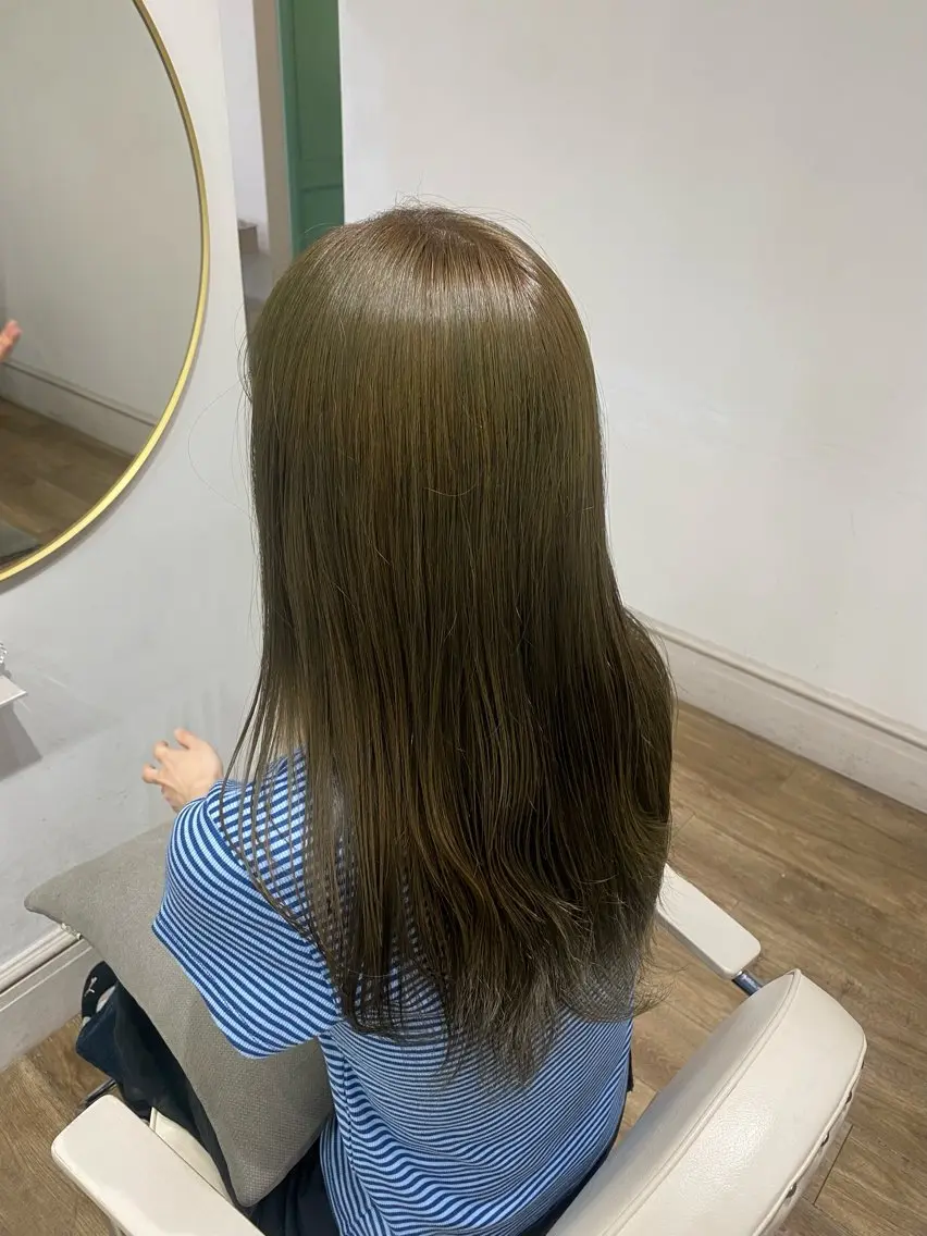 ロング カラー 透明感カラー オリーブカラー ヘアカラー トリートメント mio♡ベージュ特化 🎀透明感カラーのヘアスタイル
