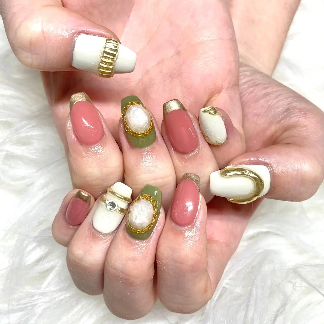 ミディアム ネイル ハンドネイル Y. Sのネイルデザイン