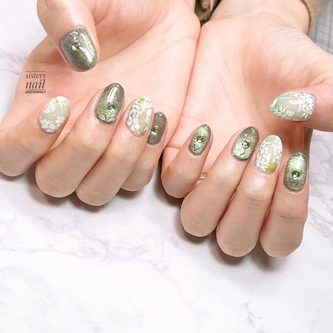 ネイル アートネイル フラワーネイル グリーン キラキラネイル レース sisters nail.fのネイルデザイン