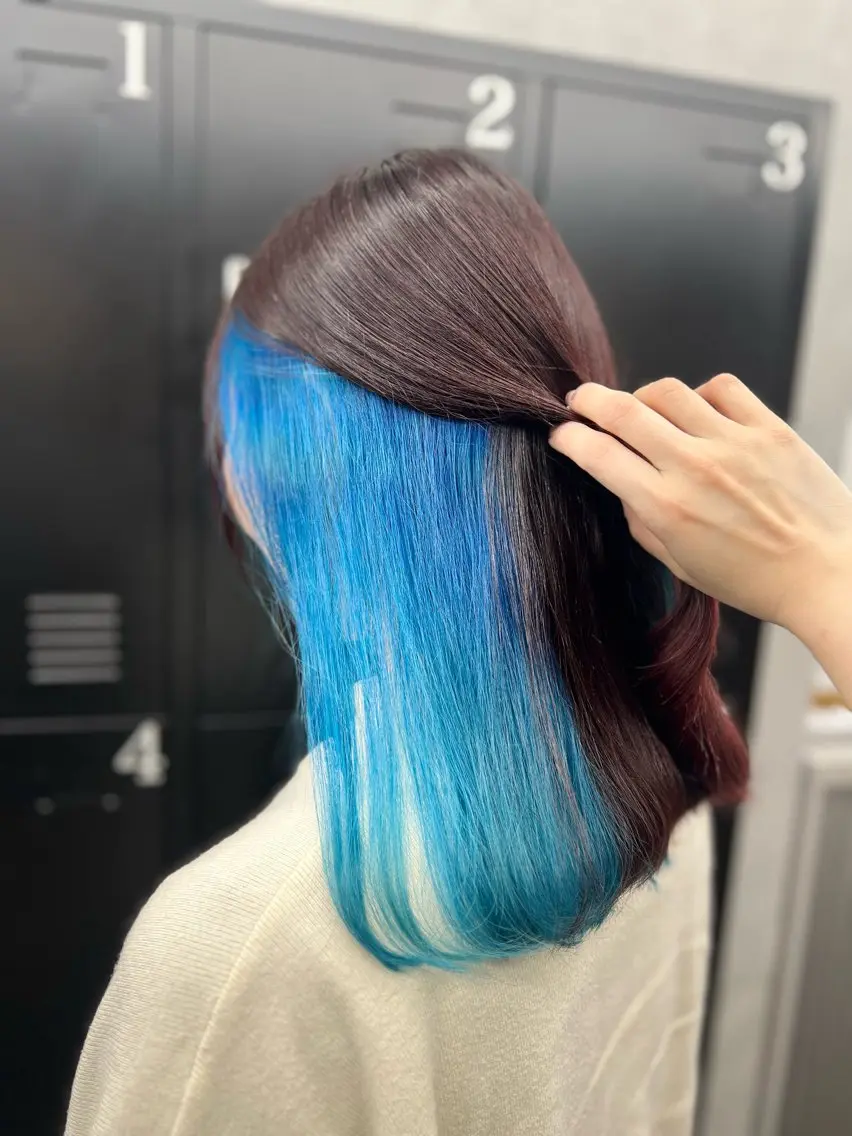 セミロング カラー ブルーカラー レッドカラー カット ヘアカラー 透明感カラー特化🫧 🦋栗原🦋のヘアスタイル