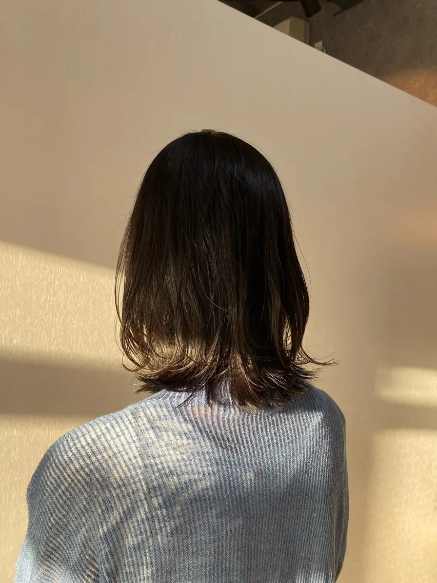 セミロング 萩原 彩音のヘアスタイル