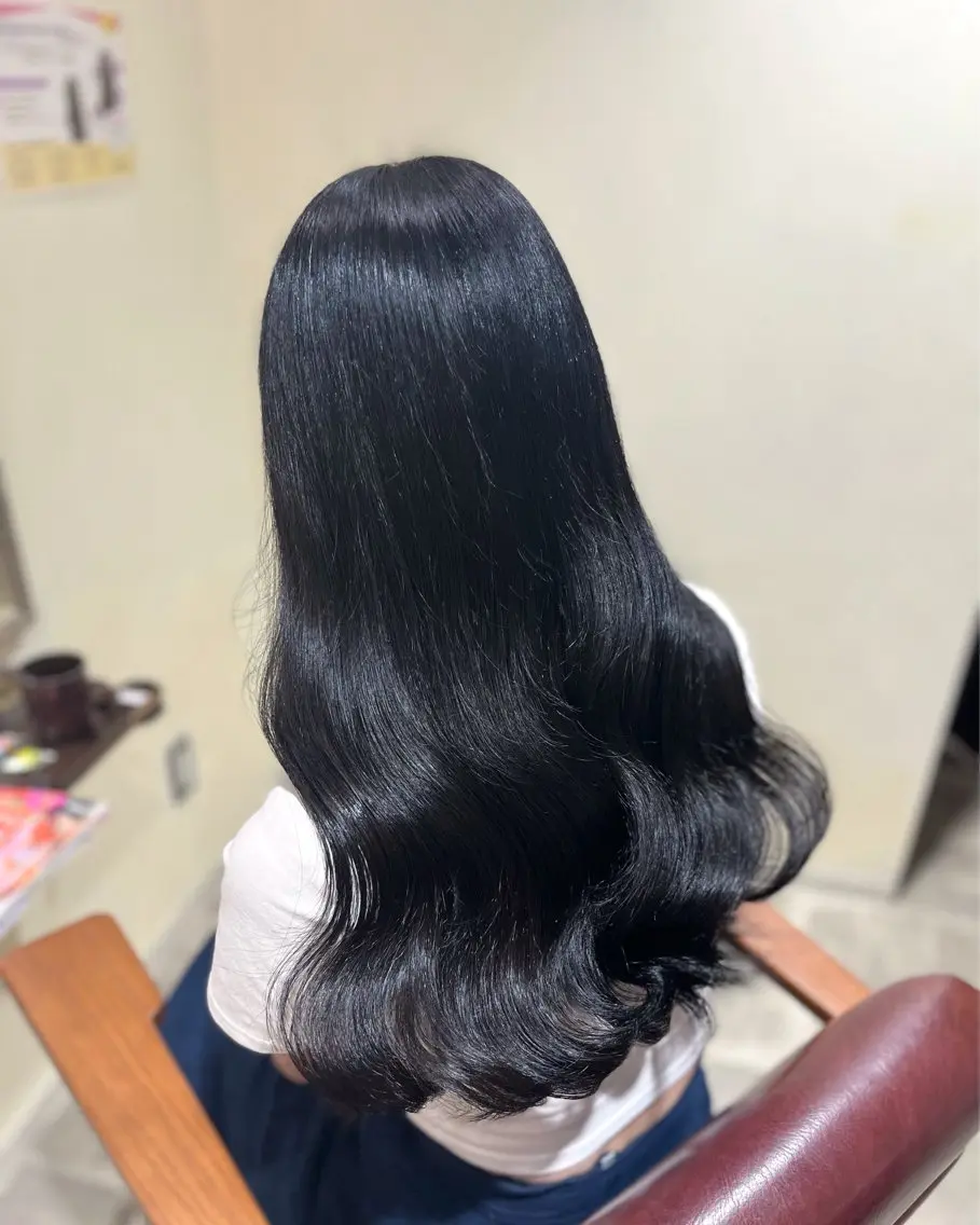 ロング カラー 黒髪 ブルーカラー ブルーブラック 岡本 かのんのヘアスタイル