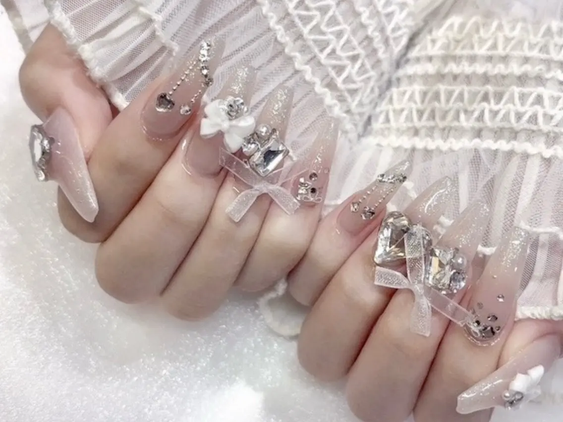 メンズ ネイル アートネイル フレンチネイル ジェルネイル キラキラネイル パラジェル ハンドネイル Bloom スカルプ専門店のネイルデザイン