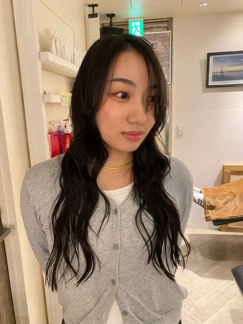 ロング カラー カット ヘアカラー ナチュラルヘア🫧 ナナミのヘアスタイル