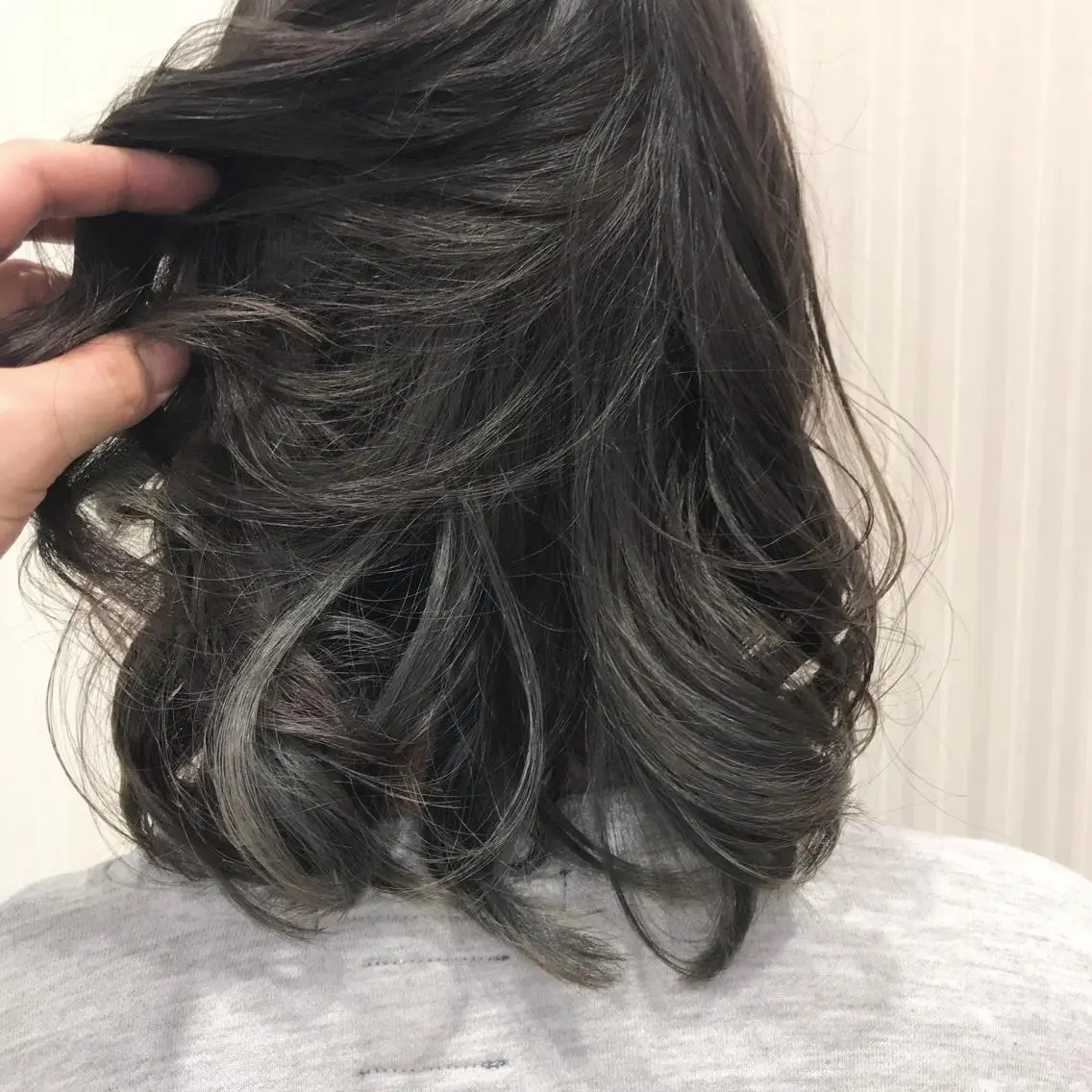 ミディアム カラー アッシュ アッシュグレー ブリーチ インナーカラー 中川 拓弥のヘアスタイル