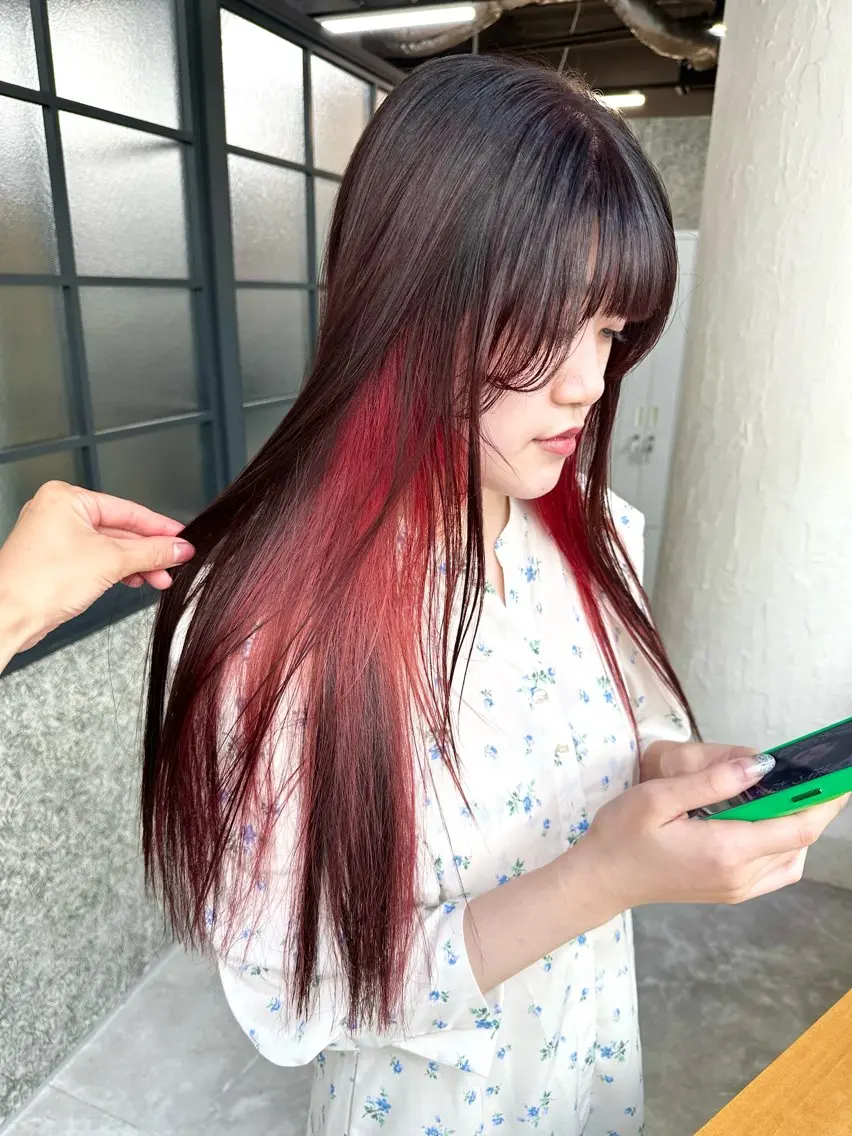🌼チラッとみえるかわいさ🌼インナーカラー+全体カラー+トリートメントの写真