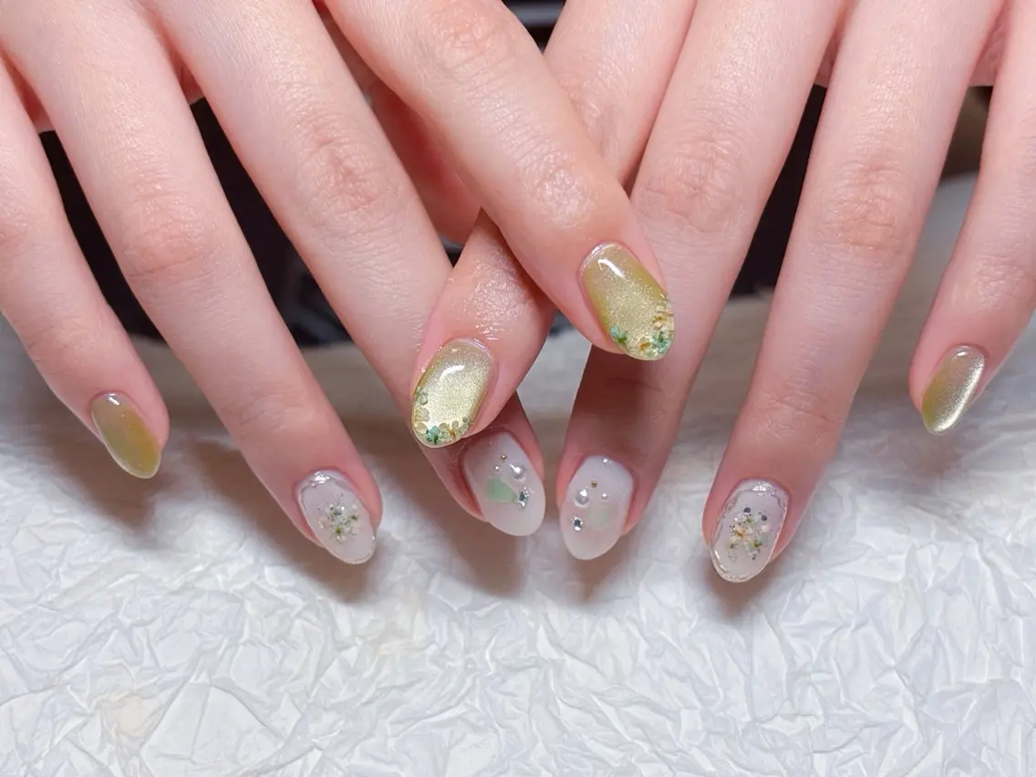 ネイル アートネイル オーロラネイル チークネイル フラッシュネイル フットネイル ハンドネイル ハンドケア 💫ゆか_ Nailartistのネイルデザイン
