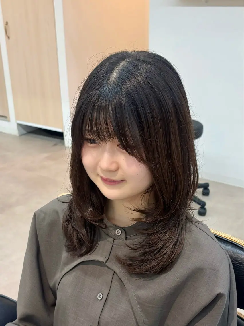 ミディアム ミディアムレイヤー レイヤーカット カット ヘアカラー トリートメント ✨レイヤーカット/ 透明感カラー/うみのヘアスタイル