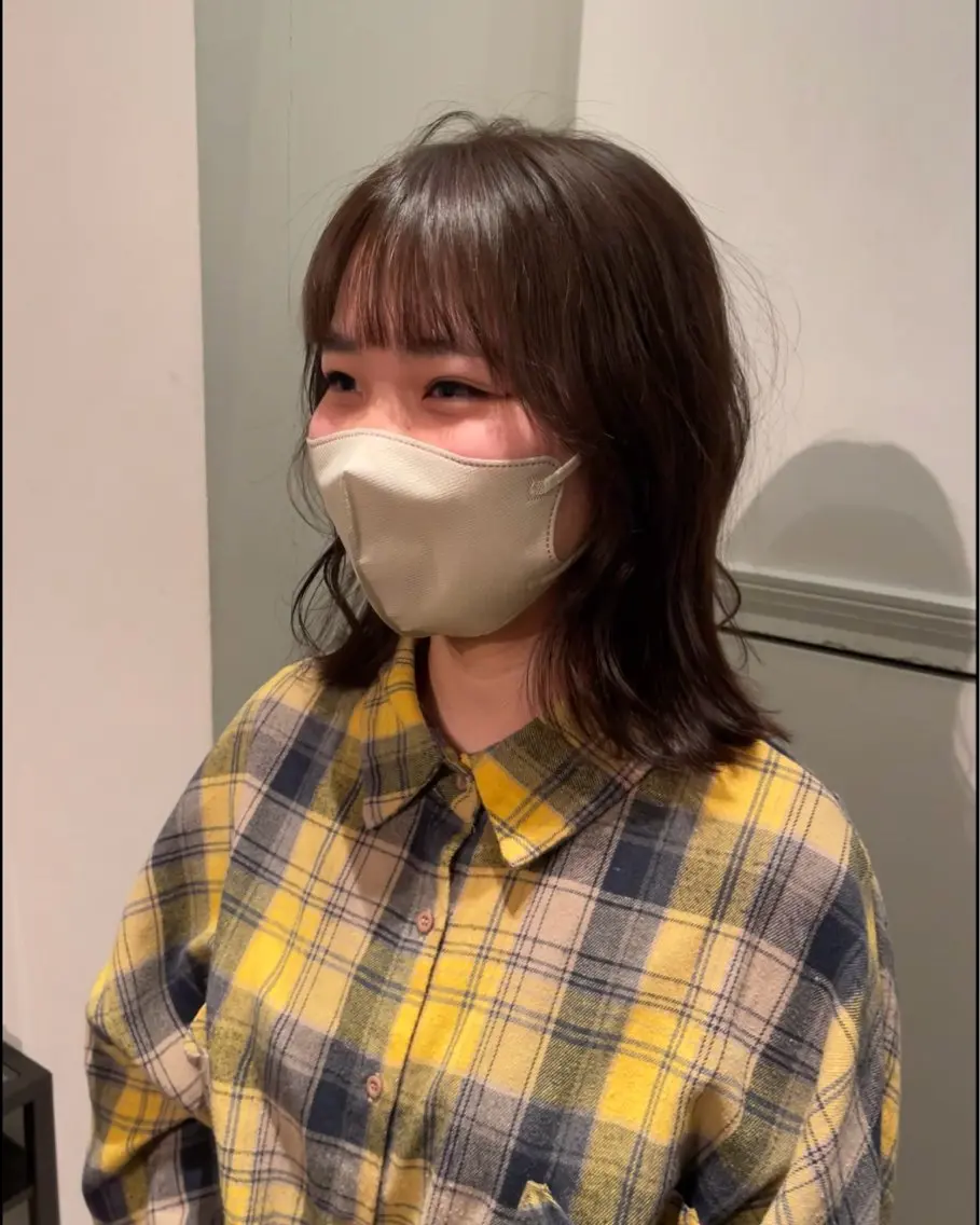 ミディアム カラー レイヤーカット 向坂 亜美のヘアスタイル
