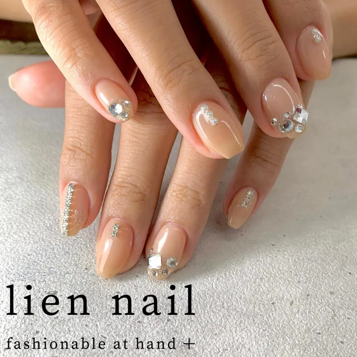 ミディアム ハンドネイル ハンドケア Queen nailのネイルデザイン