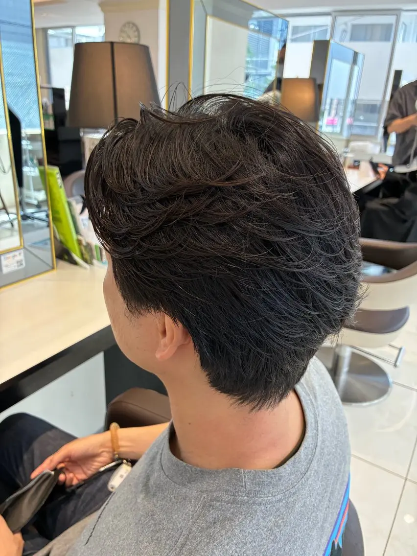 ショート パーマ メンズ センターパート カット パーマ 小田切 栄司のヘアスタイル