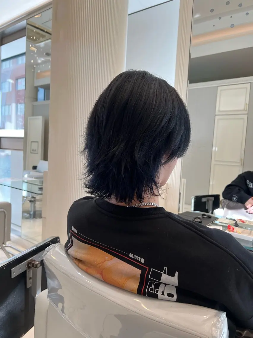 ショート カラー メンズ メンズブリーチ 黒髪 ブリーチ ブルーカラー ブルーブラック 銀座/カラー 🎀momo🎀のヘアスタイル