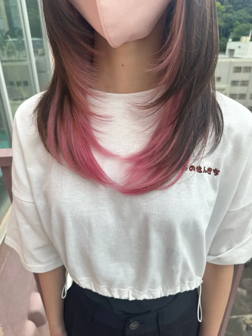 セミロング カラー インナーカラー ピンクカラー レイヤーカット ヘアカラー Viage （ビアージュ）のヘアスタイル