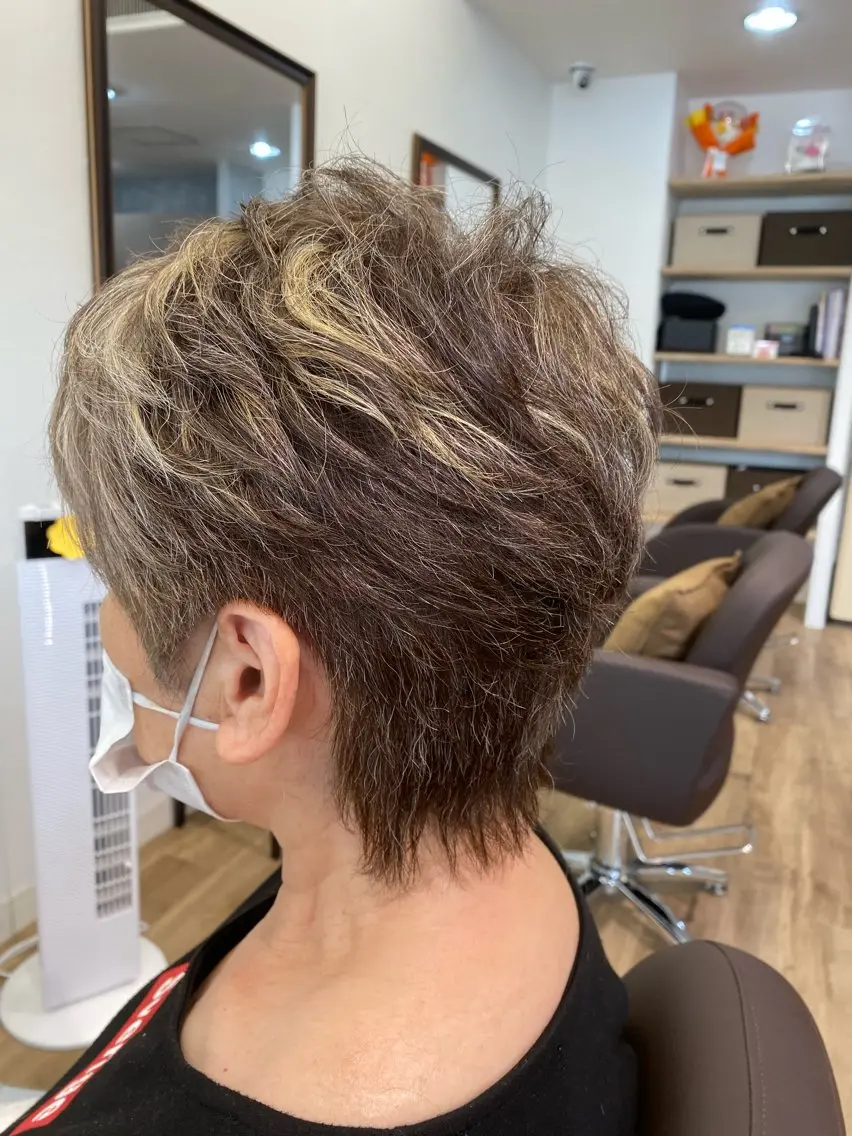 ショート カラー ハンサムショート デザインカラー ハイライトカラー ハイライト 似合わせカット Hair's Rainのヘアスタイル