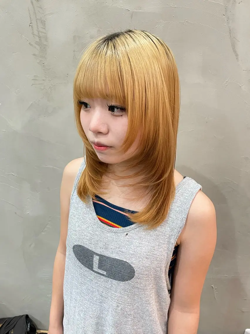 ミディアム レイヤーカット la fith hinaのヘアスタイル