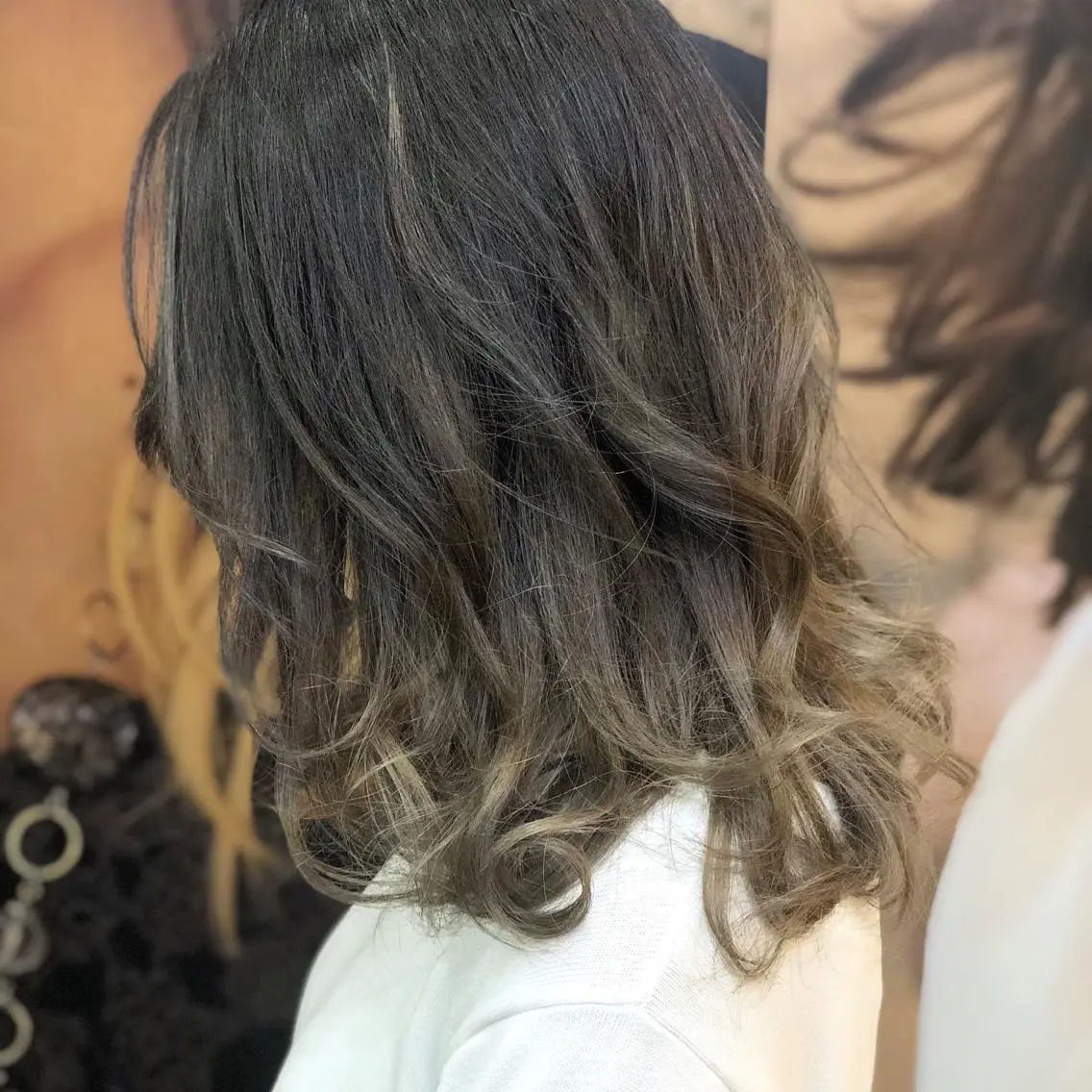 ミディアム カラー バレイヤージュ レイヤーカット 丸みショートボブ タッセルボブ 吉野のヘアスタイル