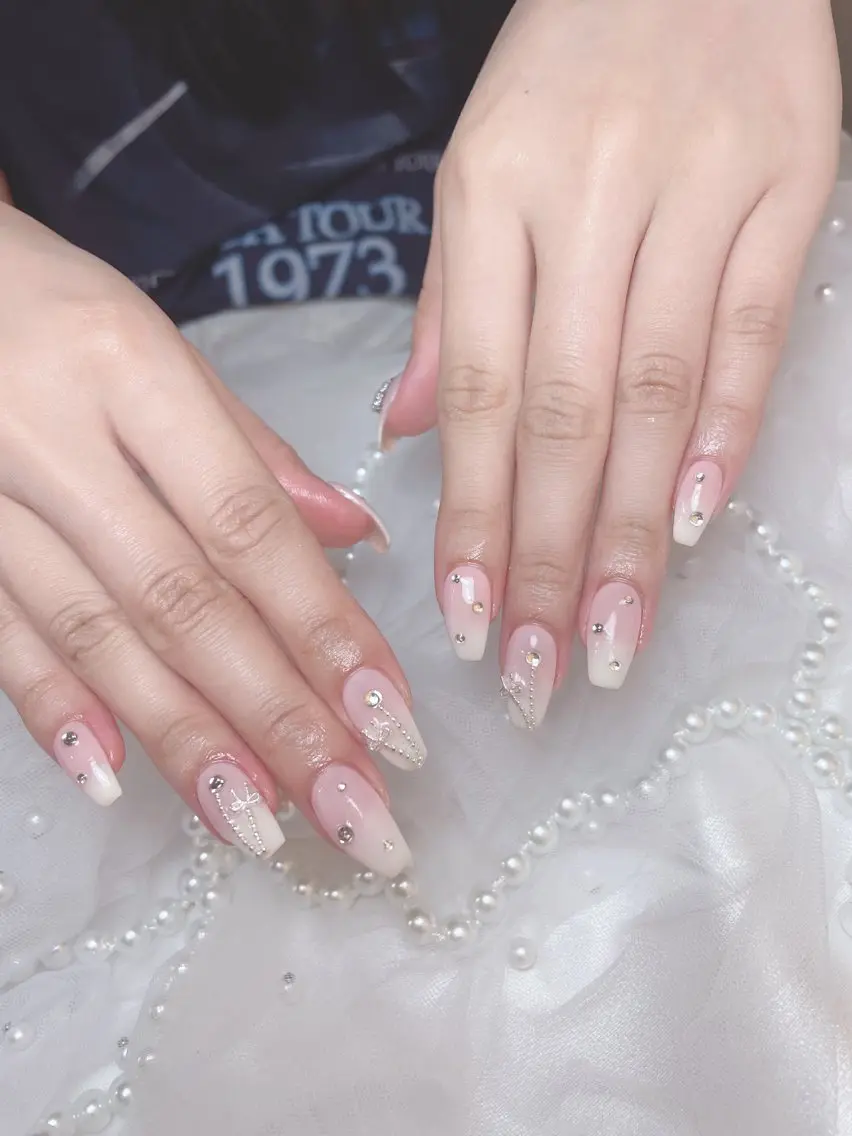 ネイル フットネイル フレンチネイル ジェルネイル ガーリー グラデーション ハンドネイル D.d Nail Moeのネイルデザイン