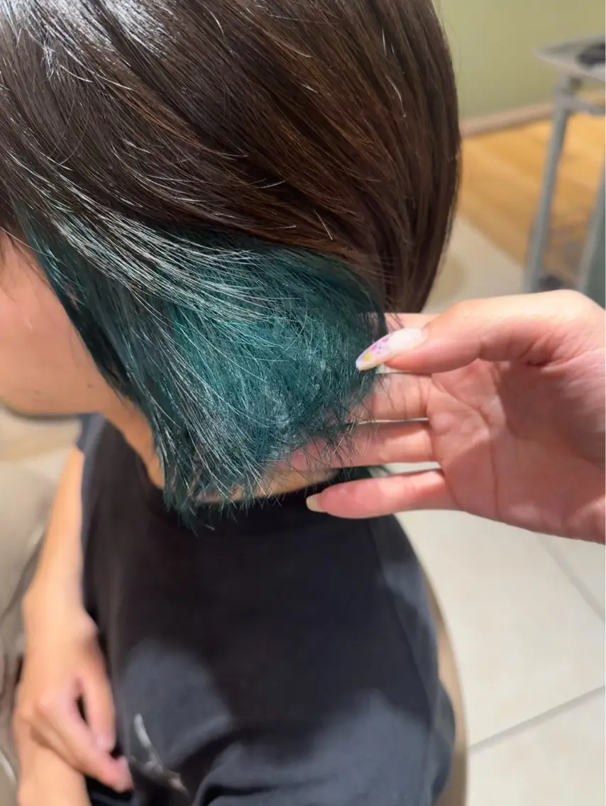 ミディアム カラー エメラルドグリーン インナーカラー ヘアカラー 🫧🧸カラーヘアメ 🫧MIO🧸🫧のヘアスタイル