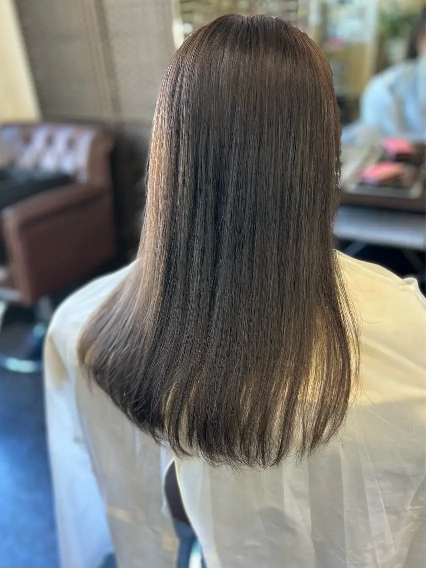 ロング カラー アッシュ アッシュグレー アッシュグレージュ グレージュ ヘアカラー 沢田 瞳のヘアスタイル